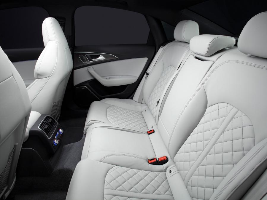 Интерьер Audi S6 Sedan (4G, C7) 2012 года  (NA) (фото 6 из 10)